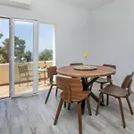 בית נופש Lola By Interhome *